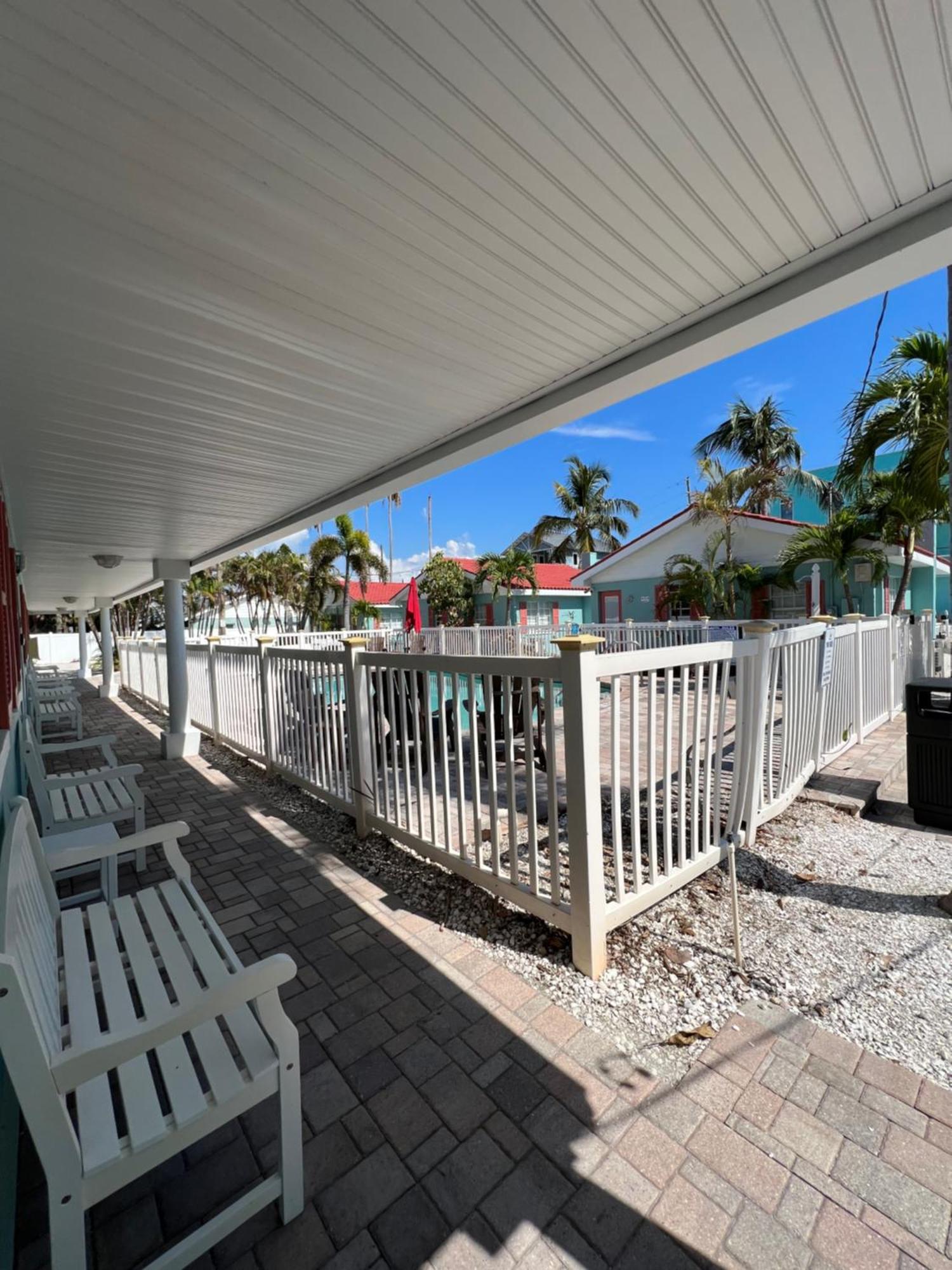 Hotel Blue Waters Treasure Island Exterior foto
